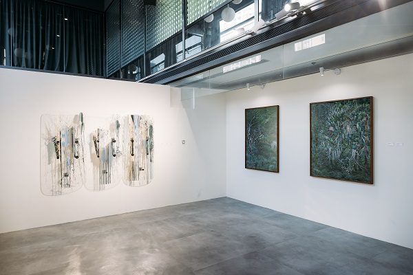 전시장 전경(마이클 주, 원성원 작가 작품)